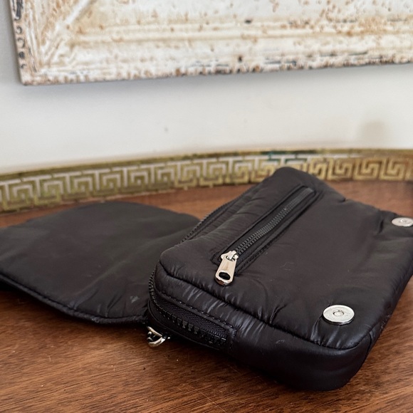 Athleta x Caraa Convertible Puffer Bag - Picture 6 of 9